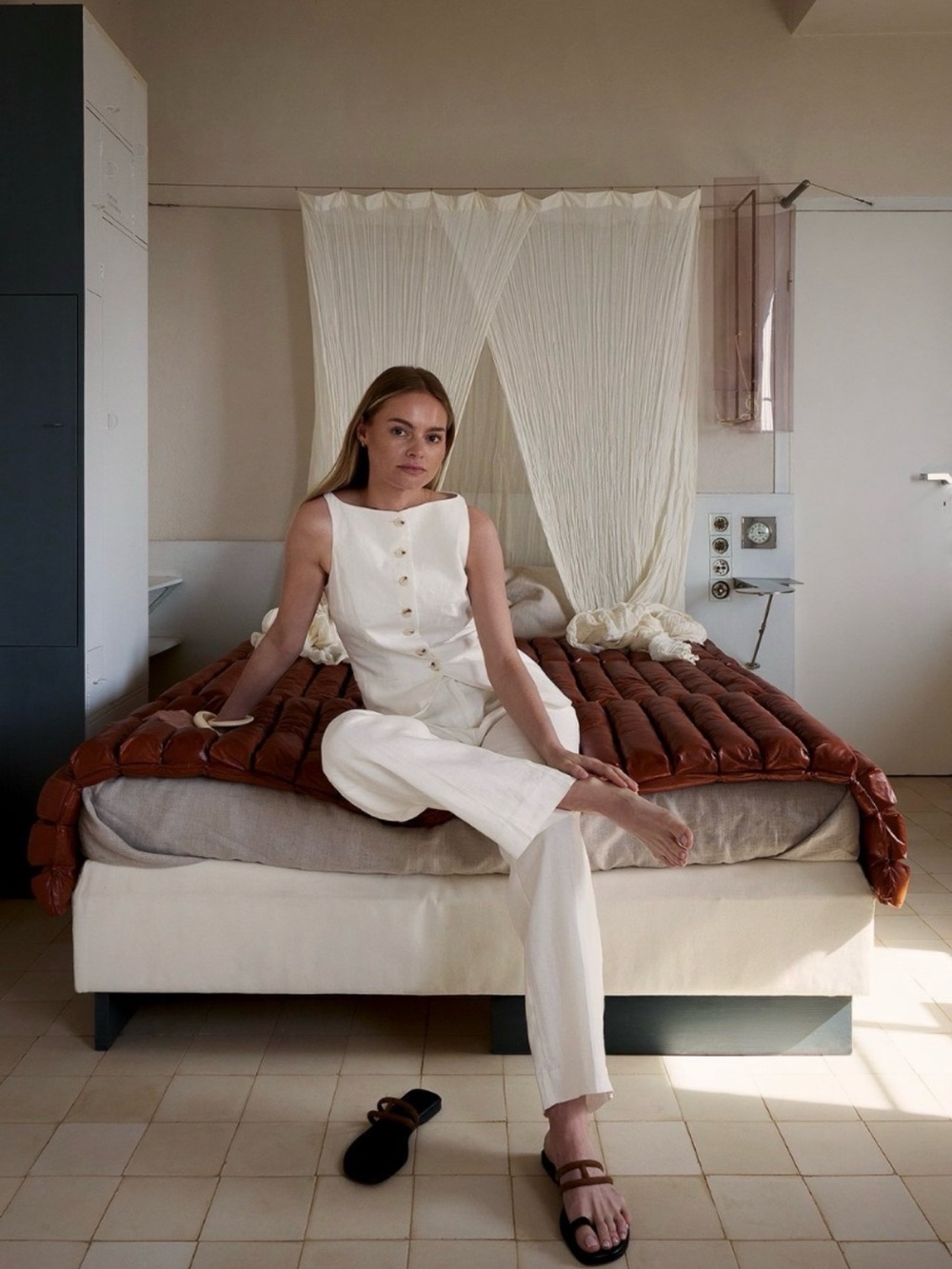 Claire Rose x Na-kd white 100% linen vest